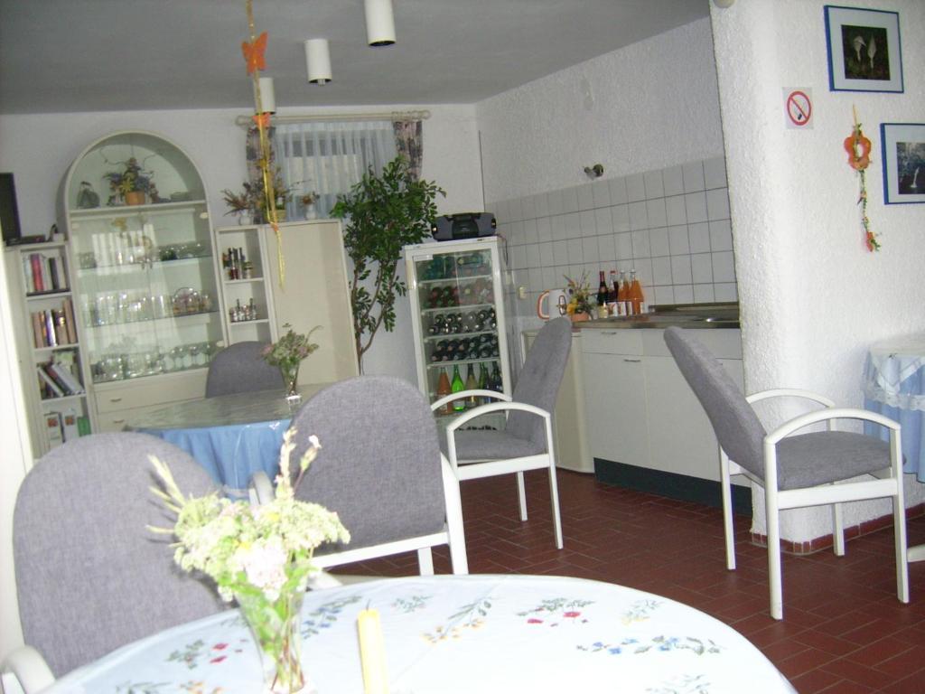 Gaestehaus Hochrhoenblick Pensjonat Schönau an der Brend